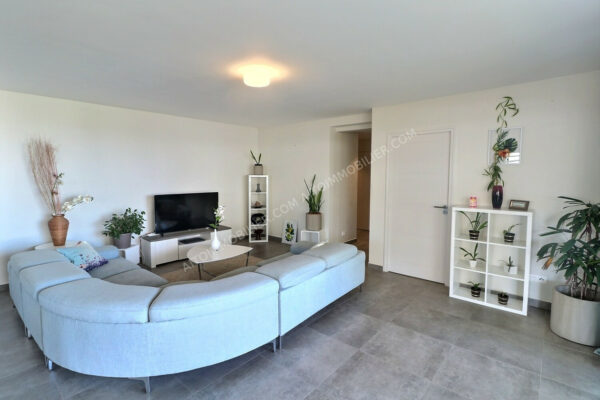 TAHITI. A VENDRE SUR PAPEETE F3 2 CHAMBRES. – Image 2