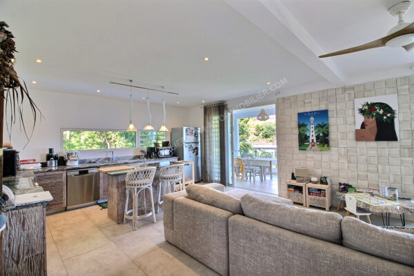 TAHITI. VENTE MAISONSUR ARUE 5 CHAMBRES 3 SDB – Image 2