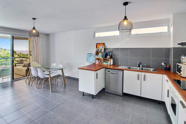 TAHITI. Sur les hauteurs de St Hilaire, résidence Tokerau, appartement de type F4 – Image 2