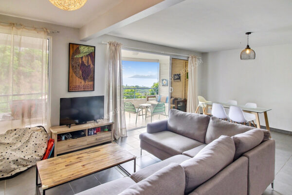 TAHITI. Sur les hauteurs de St Hilaire, résidence Tokerau, appartement de type F4 – Image 3