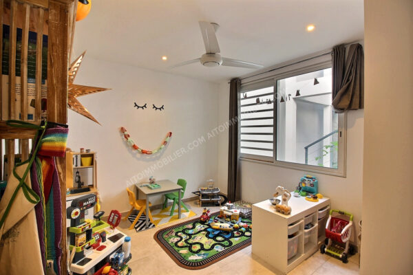 TAHITI. VENTE MAISONSUR ARUE 5 CHAMBRES 3 SDB – Image 6