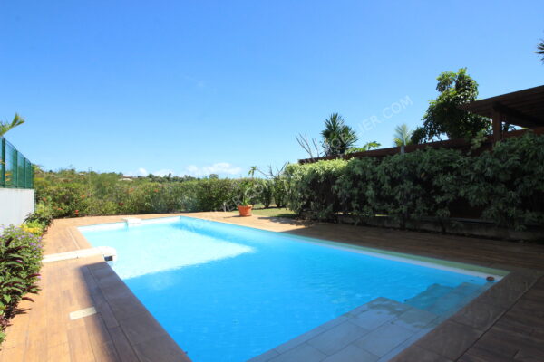 TAHITI. Papeete F3 à vendre 2 CHAMBRES PISCINE – Image 6