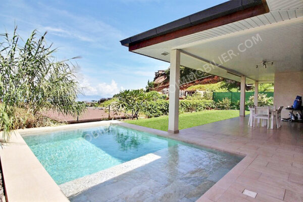 TAHITI. Punaauia maison de type F4 3 CHAMBRES PISCINE