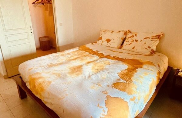 LOCATION SAISONNIERE A PUNAAUIA. un grand appartement  une chambre de standing entièrement équipé, climatisé – Image 3