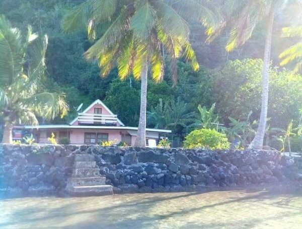 MAUPITI. location saisonnière sur Maupiti bord de mer.