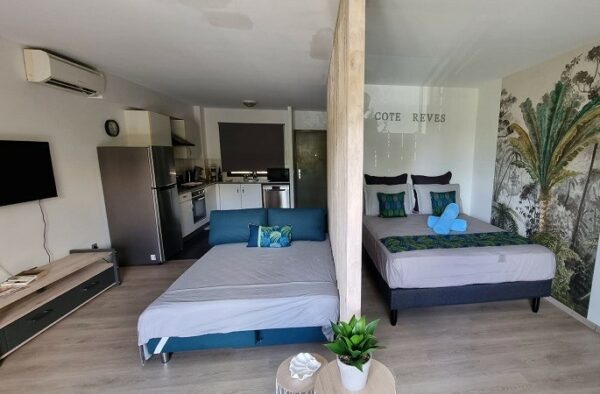 BORA BORA. BLUE VAHINE LODGE offre une vue mer. – Image 2