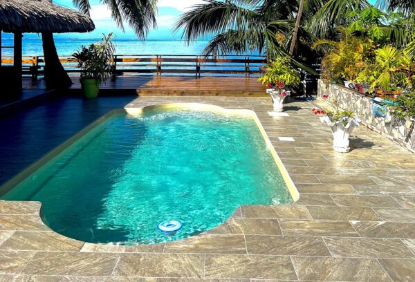  Moorea sur Atiha. Nous vous proposons une maison bord de mer avec piscine – Image 3